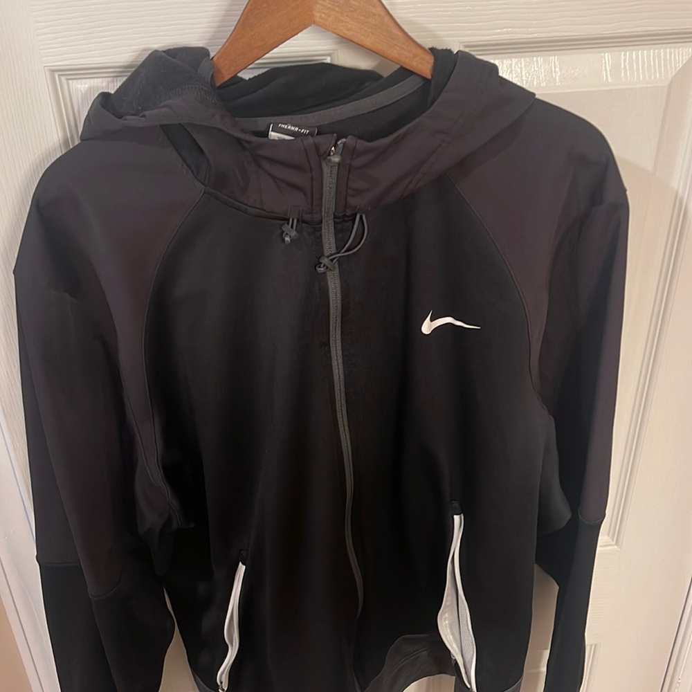 Stylish zip up jacket (3XL) perfect for the upcoming seasons!